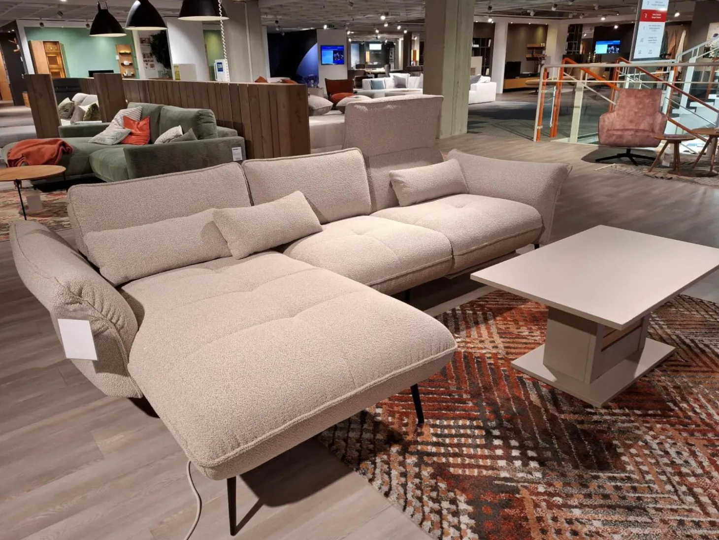 Ecksofa Murcia Stoff Space Natur Metallfuß Schwarz mit motorischer Fußauflage