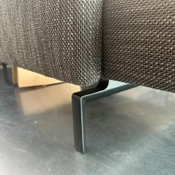 Ecksofa Muud Stoff Bogar 7830 Nightshade Grau Kufen Metall Matt Schwarz Pulverbeschichtet Mit Hocker