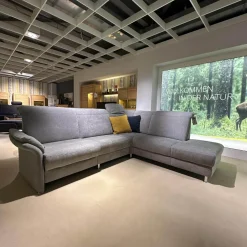 Ecksofa Neapel Stoff 5802 084 Quarz Hellgrau Federkern Füße Metall Mit Dekokissen