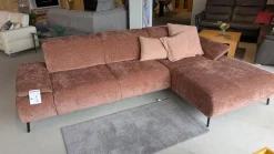 Ecksofa Nicolai Stoff Nile Kupfer 300 Braun Fuß Schwarz Matt mit Verstellfunktionen