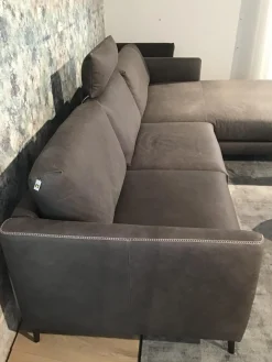 Ecksofa Omega Leder C Revolution Dust Braun Winkelfuß Metall Bronze Lackiert Schwarz Inklusive Kopfstütze Und Kissen