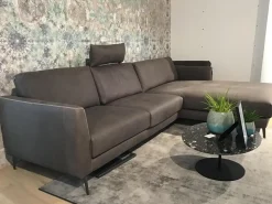 Ecksofa Omega Leder C Revolution Dust Braun Winkelfuß Metall Bronze Lackiert Schwarz Inklusive Kopfstütze Und Kissen