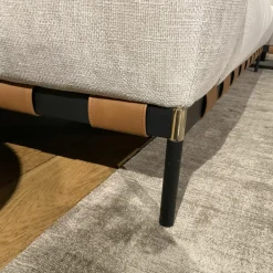 Ecksofa Oscar Stoff 2 Ollin 101 Hellgrau Beige Sockel Metall Schwarz Lackiert Füße Chrom Gold