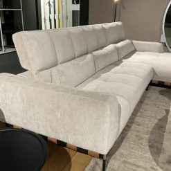 Ecksofa Oscar Stoff 2 Ollin 101 Hellgrau Beige Sockel Metall Schwarz Lackiert Füße Chrom Gold