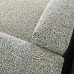 Ecksofa Padua aus Stoff Storm 2 Light Grey Grau Füße Schwarz Inklusive Beistelltisch