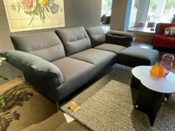 Ecksofa Pandarine Stoff Fiord 981 Grau Gestell Walnuss Geölt