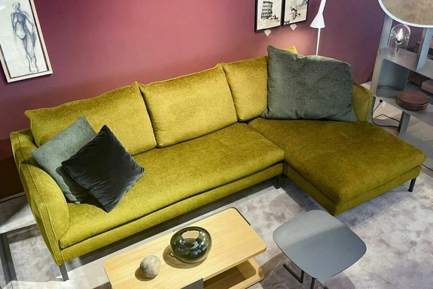 Ecksofa Paul Stoff Wonder WG 445 Grün Gestell Metall Zinnfarbig Mit Kissen