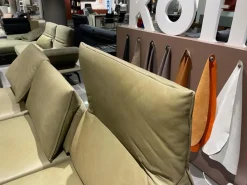 Ecksofa Phoenix Leder B Toro Cactus Grün Plateau Wildeiche Furniert Gestell Aluminium Schwertkufe