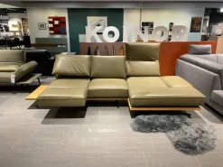 Ecksofa Phoenix Leder B Toro Cactus Grün Plateau Wildeiche Furniert Gestell Aluminium Schwertkufe