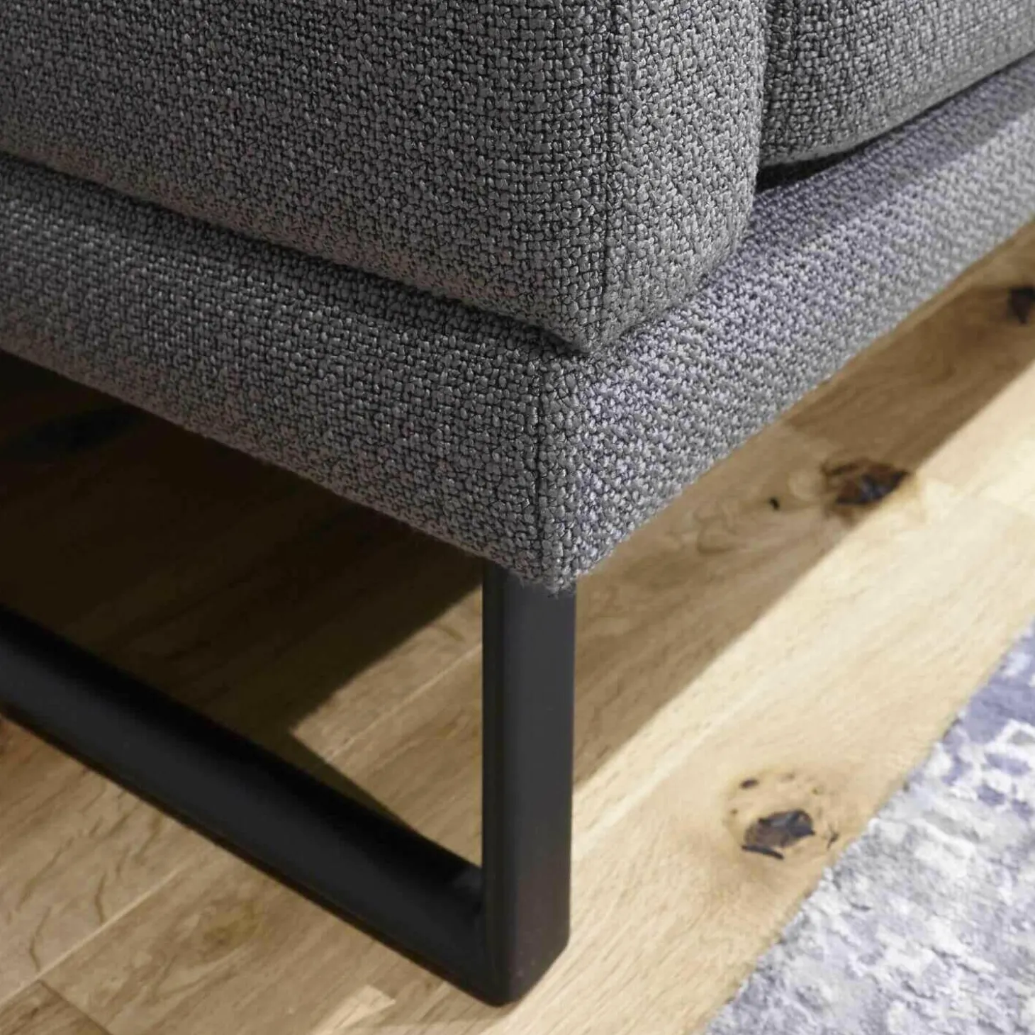 Ecksofa PL Numa Stoff 10 Grau Mit Tisch Und Kissen