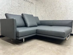 Ecksofa Prime Time 490 10 Leder Miami Schwarz Gestell Aluminium Hochglanz Poliert Inklusive Kissen mit der legendären Schwenkfunktion