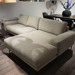 Ecksofa Redington Stoff Toffee PG D Beige Grau Metallfuß Schwarz Mit Losen Rückenkissen Mit Inlett