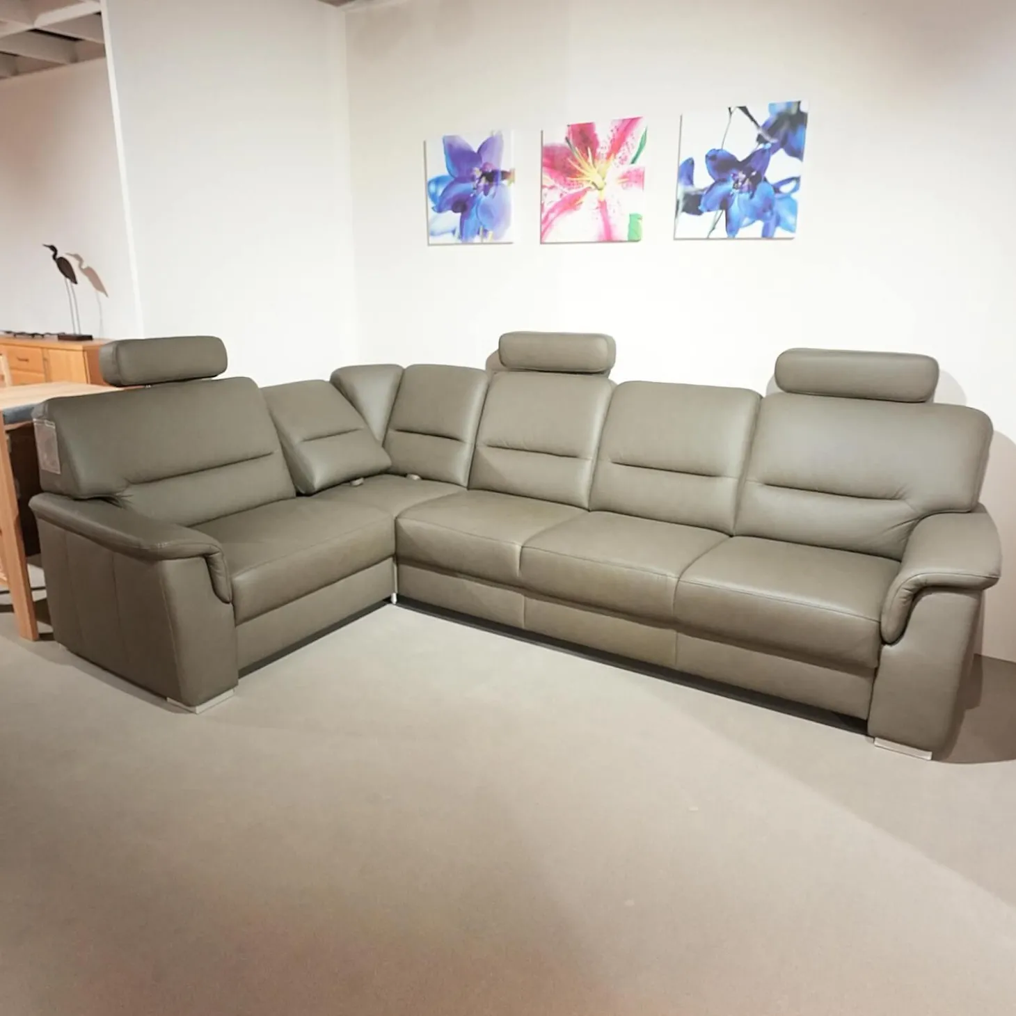 Ecksofa Urbino Leder Vivre Smoke Grau Füße Aluminium Inklusive Kopfstütze