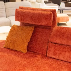 Ecksofa Valentina Inklusive Hocker Bezug Fusion 36 Farbton Carmine Rot Fuß Metall MR1 Schwarz Mit Kissen