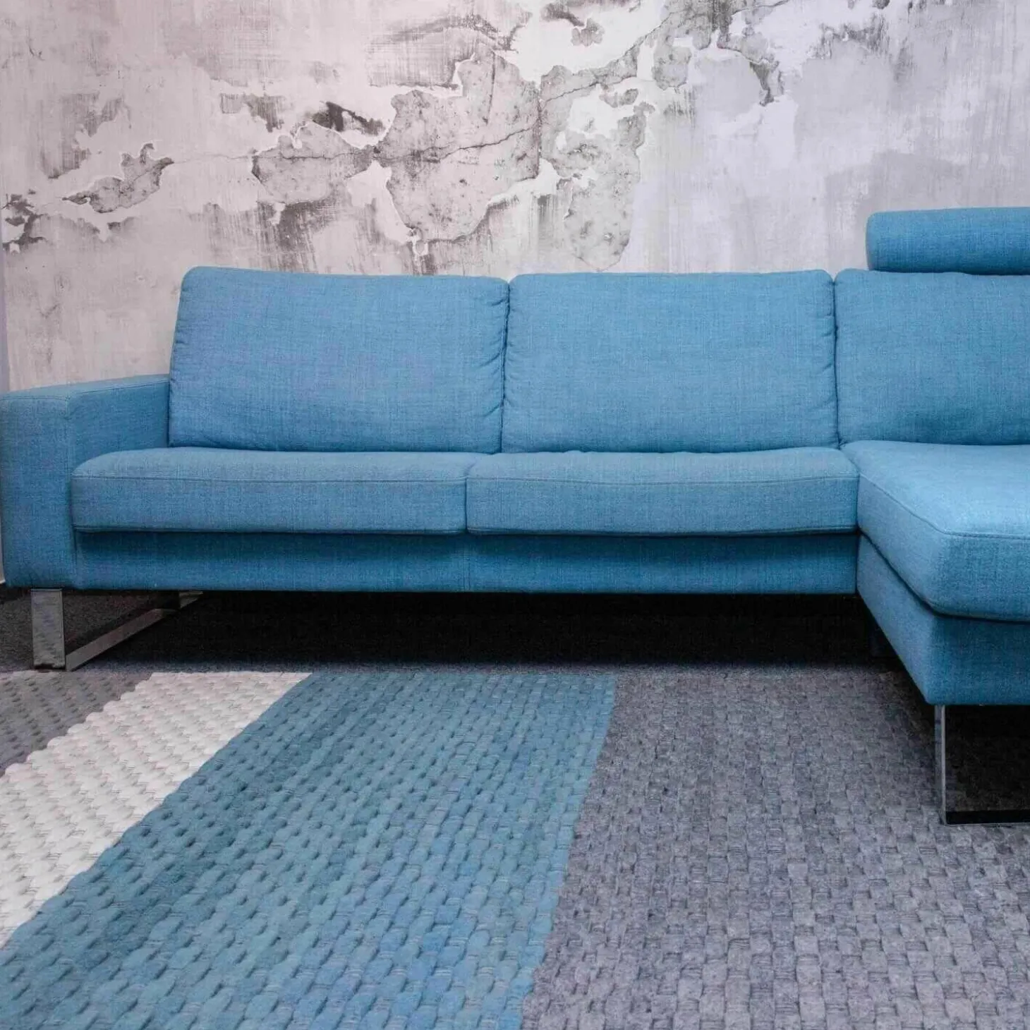 Ecksofa Variant Stoff 14 Wollny HellblauFüße Chrom mit Kopfstütze