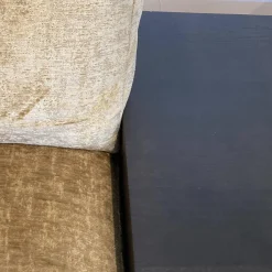 Ecksofa Vita 9 Stoff 30 Gingerbread mit Kissen und integrierten Ablagen