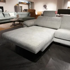 Ecksofa Viva 246 Stoff Famous Frost Grey Grau Metallfuß 865 Schwarz Matt Inklusive Kopfstütze