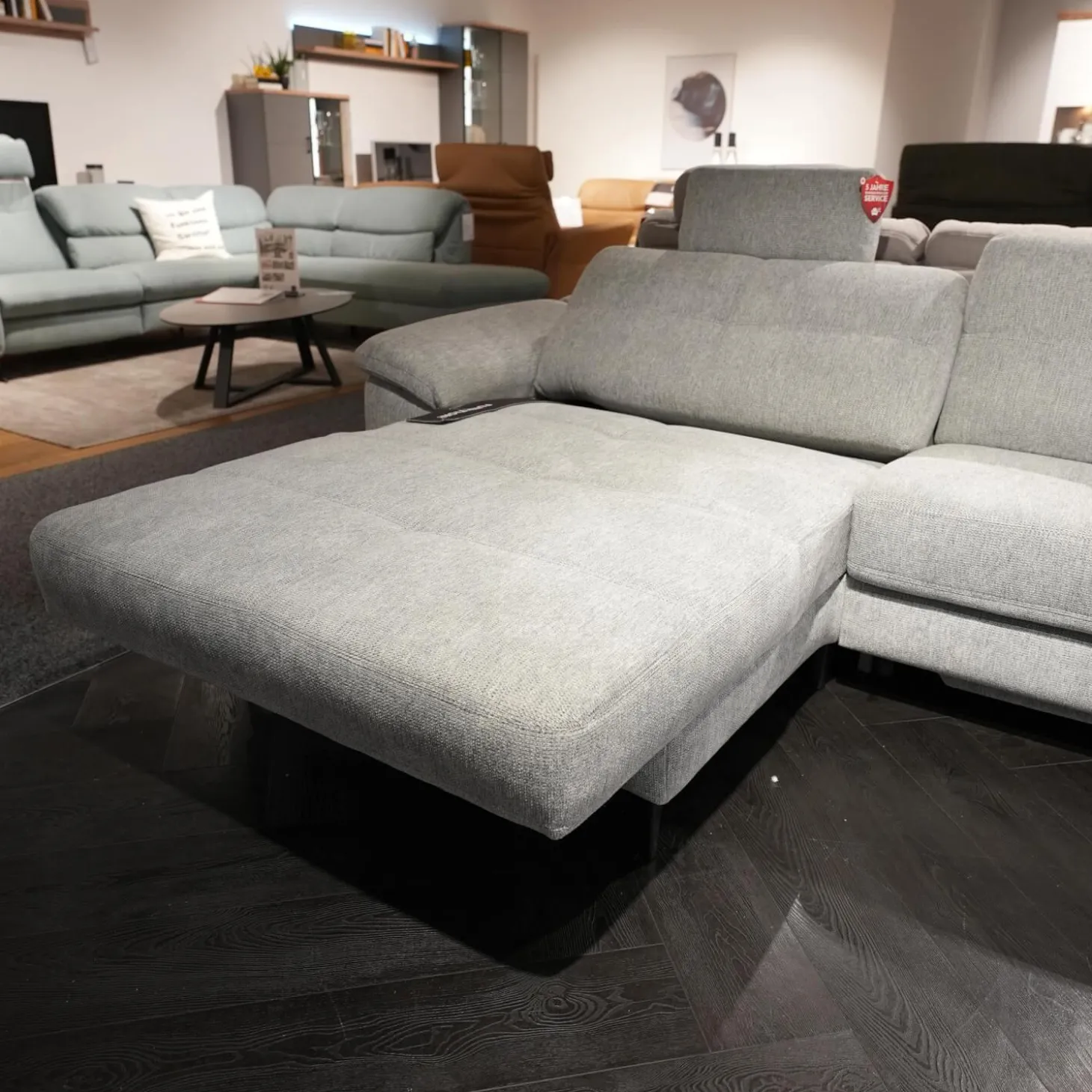 Ecksofa Viva 246 Stoff Famous Frost Grey Grau Metallfuß 865 Schwarz Matt Inklusive Kopfstütze