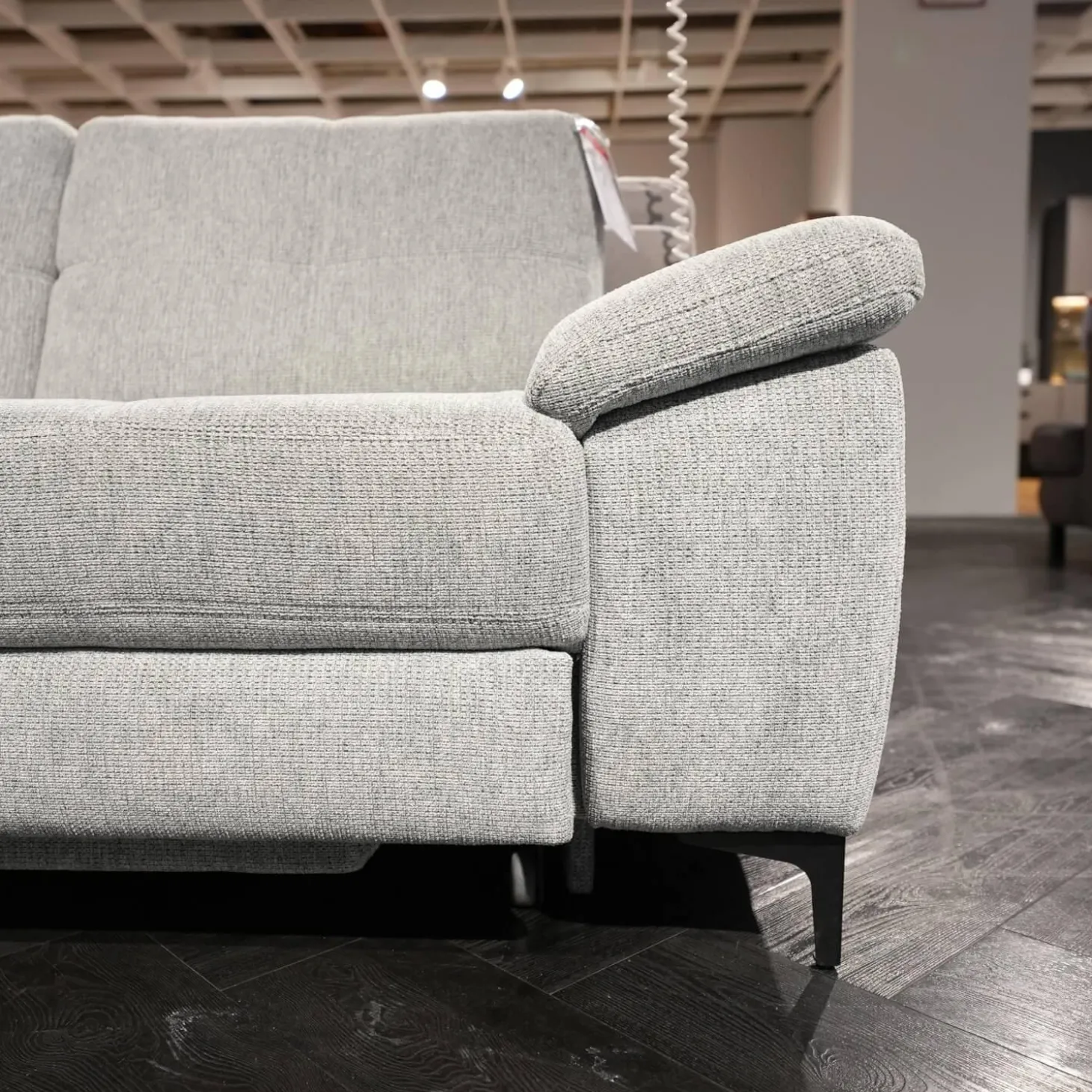 Ecksofa Viva 246 Stoff Famous Frost Grey Grau Metallfuß 865 Schwarz Matt Inklusive Kopfstütze
