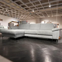 Ecksofa Viva 246 Stoff Famous Frost Grey Grau Metallfuß 865 Schwarz Matt Inklusive Kopfstütze