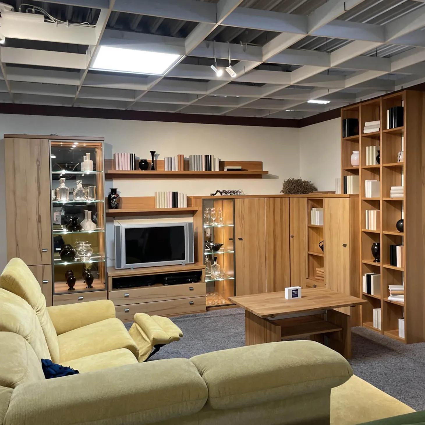 Eck-Wohnwand FINO Kernbuche Furniert Mit Glaselementen Und Spiegelrückwänden