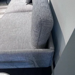 Einzelsofa Liv Smart aus Stoff 18 100 Schwarz Weiß Füße Metall Tiefschwarz Pulverbeschichtet