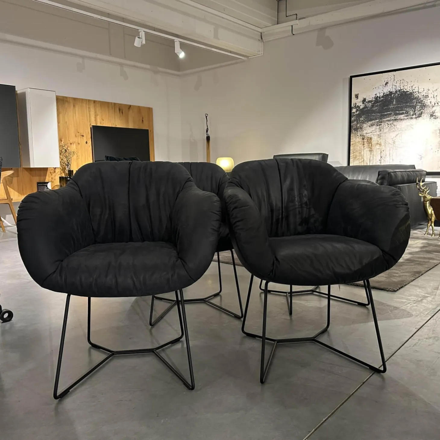 4er Set Armlehnenstuhl Sevano Leder Miura 51 Anthrazit Gestell Metall Schwarz Pulverbeschichtet