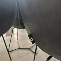 4er Set Armlehnenstuhl Sevano Leder Miura 51 Anthrazit Gestell Metall Schwarz Pulverbeschichtet