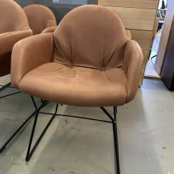 4er Set Armlehnenstuhl Step Leder 2 13 Cognac Braun Gestell Stahl Schwarz Pulverbeschichtet