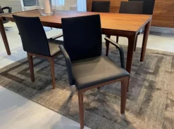 4er Set Armlehnstuhl Fira Leder Genua Schwarz Gestell Nussbaum Massiv Natur Geölt