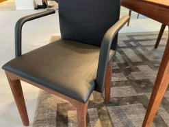 4er Set Armlehnstuhl Fira Leder Genua Schwarz Gestell Nussbaum Massiv Natur Geölt