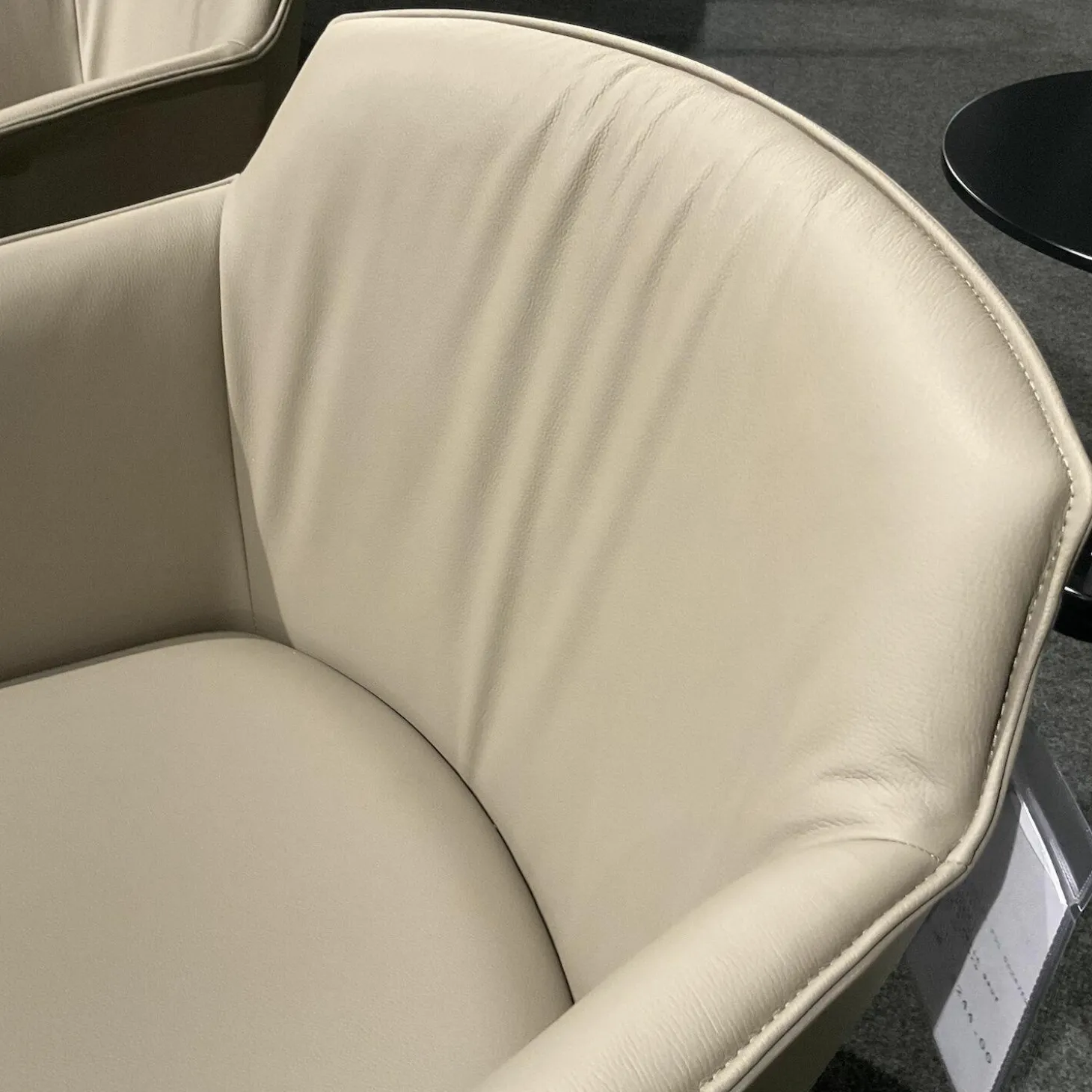 2er Set Armlehnstuhl Flaminia Softleder 951 Castoro Beige Gestell Stahl Graphit