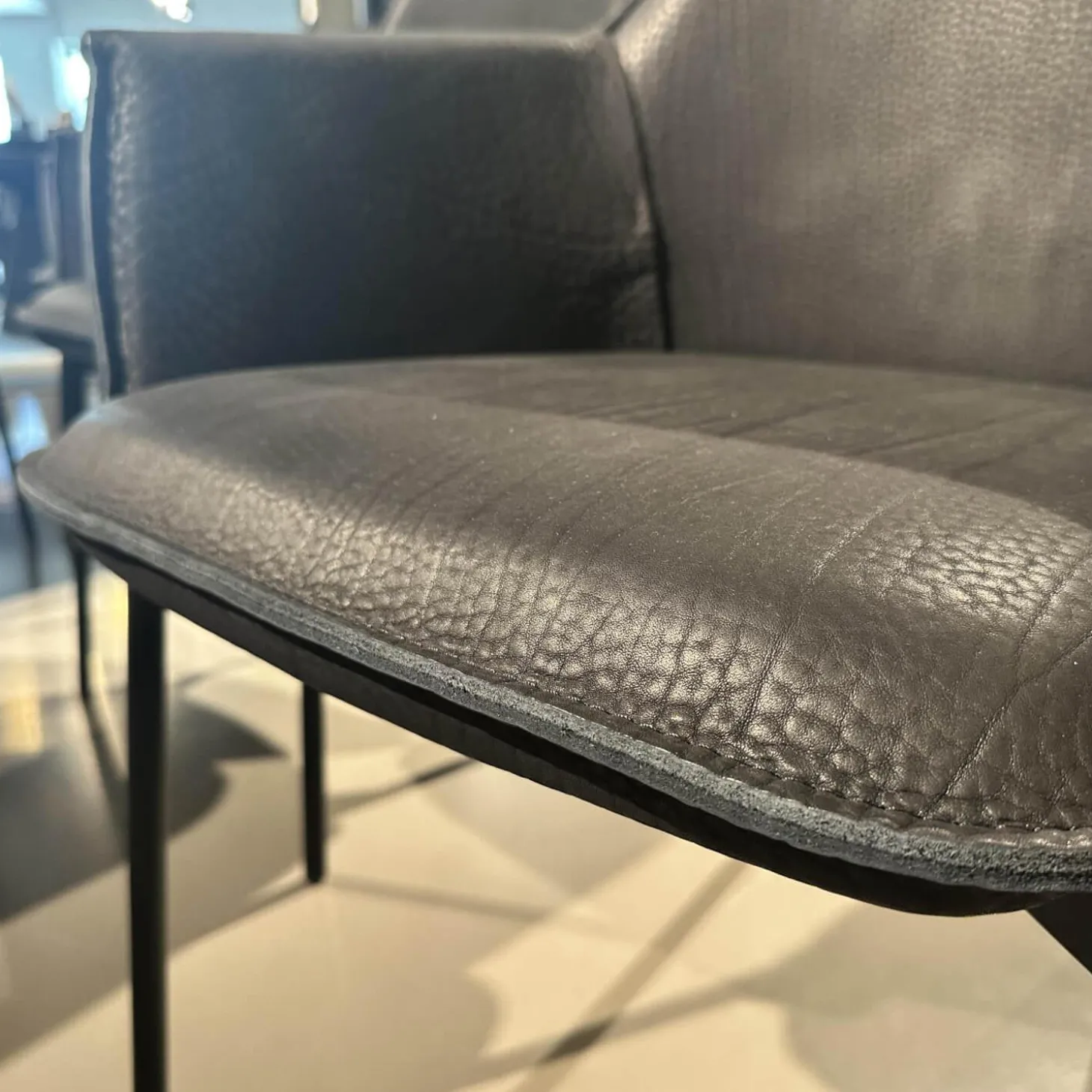 6er Set Armlehnstuhl High Grace Leder Magnum Ebony 96001 Schwarz Gestell Stahl Schwarz