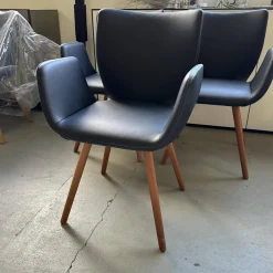 3er Set Armlehnstuhl Kasaar Leder Genua 0500 Schwarz Gestell Black Cherry Natur Geölt