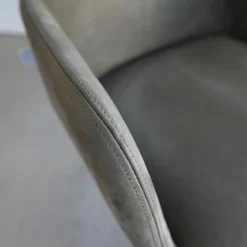 2er Set Armlehnstuhl Materia Soft Leder Nabuk Nubuk 104 Salvia Grau Aluminiumgestell Base Irondust Schwarz Drehbar