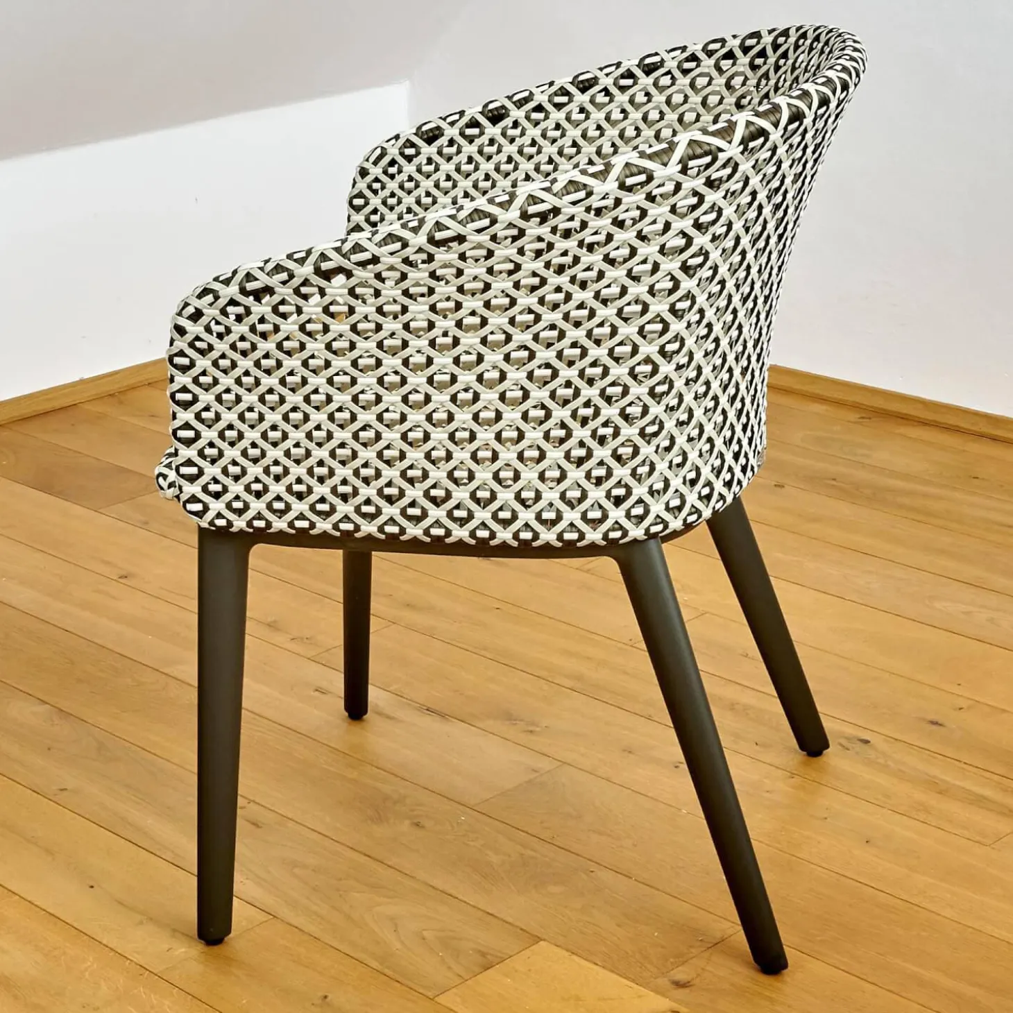 2er Set Armlehnstuhl Mbrace Geflecht Pepper Grau Schwarz Gestell Aluminium Lipari