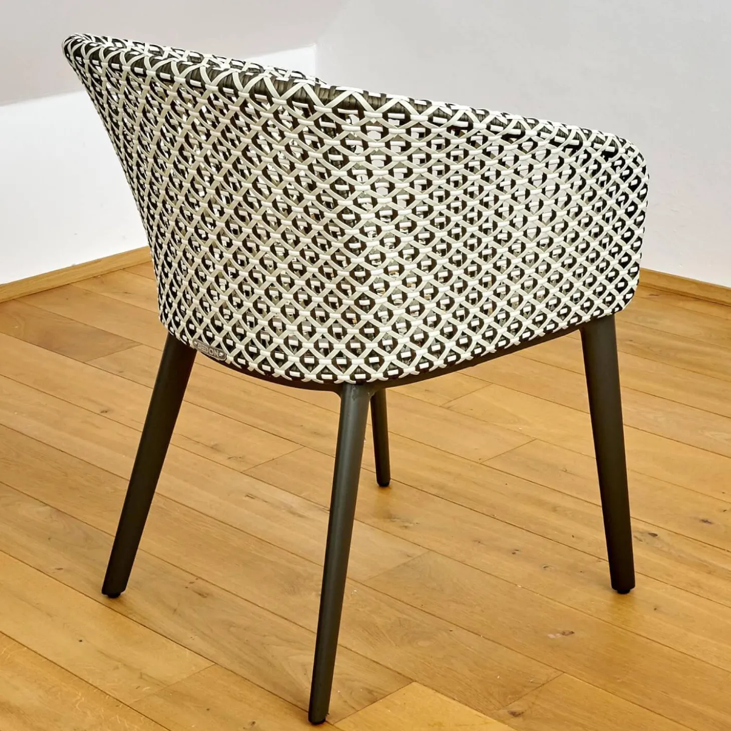 2er Set Armlehnstuhl Mbrace Geflecht Pepper Grau Schwarz Gestell Aluminium Lipari