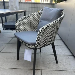 4er Set Armlehnstuhl MBrace Rücken Fasergeflecht Pepper Weiß Schwarz Gestell Aluminium Schwarz Mit Sitzkissen