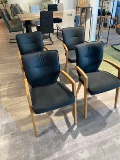4er Set Armlehnstuhl Wilshere Stoff Texel 510 Anthrazit Gestell Massivholz Geölt