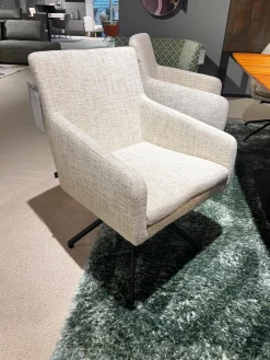 4er Set Armlehnstuhl Yuma Stoff Sama 072 Papyrus Creme Drehgestell Schwarz Pulverbeschichtet Mit Kunststoffgleitern