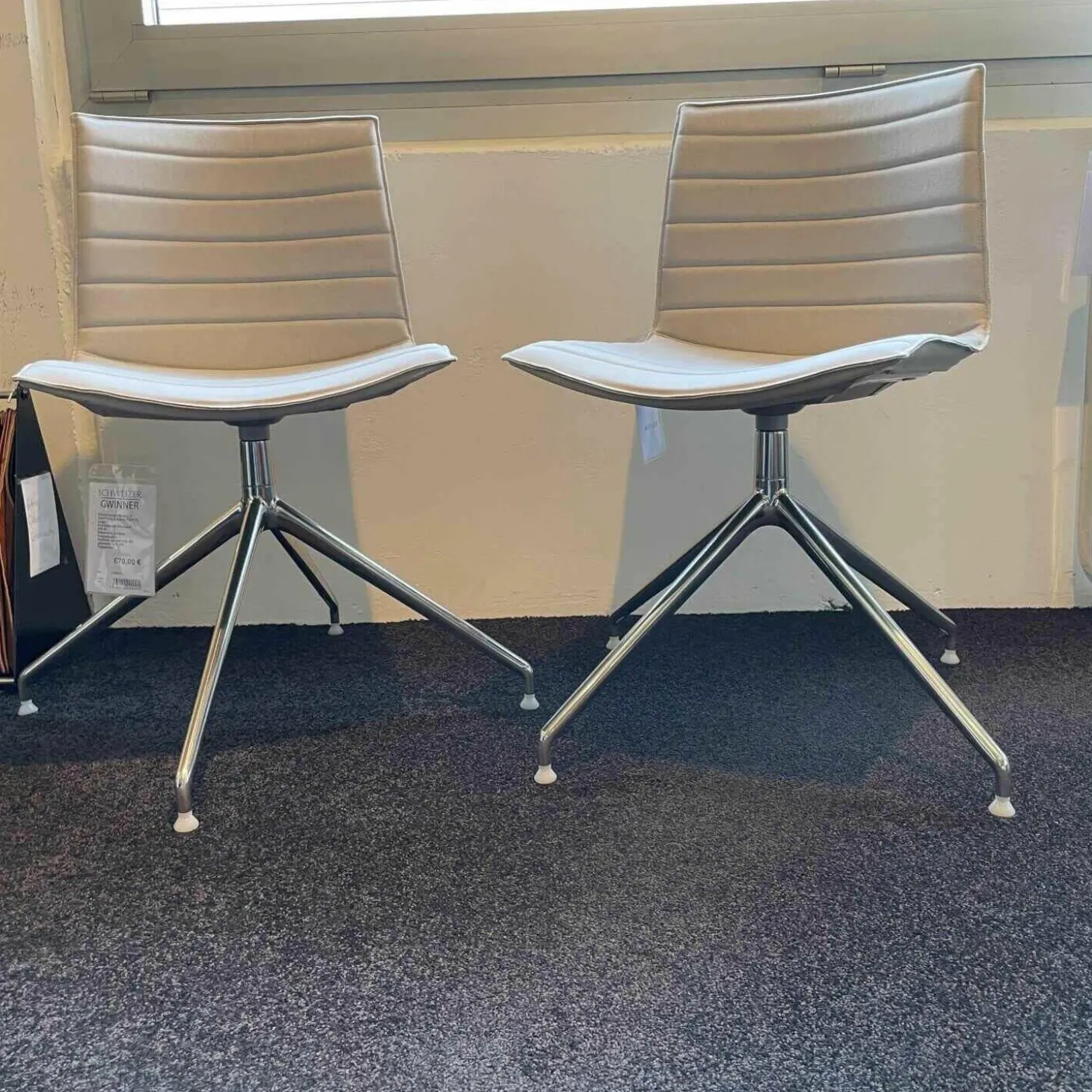 2er Set Catifa 46 Stuhl Stoff Field 2 Farbe FI00123 Beige mit Drehbarem Sternfuß