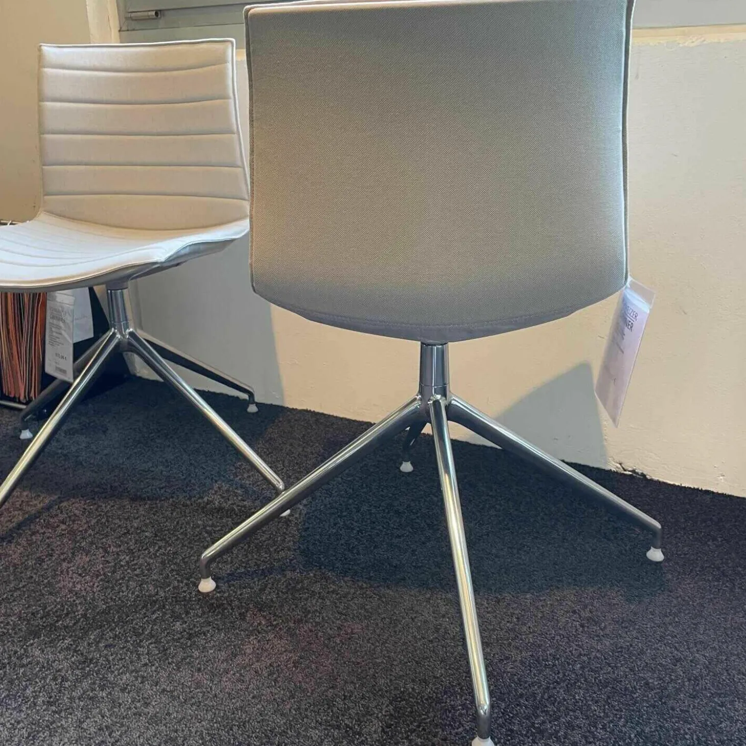 2er Set Catifa 46 Stuhl Stoff Field 2 Farbe FI00123 Beige mit Drehbarem Sternfuß