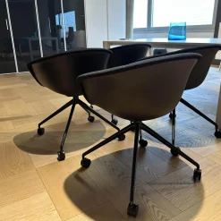 2-er Set Drehsessel Duna 02 4217 Stoff Jet Fidvi Schwarz Schale Polypropylen Spinnenfuß Aluminium Lackiert