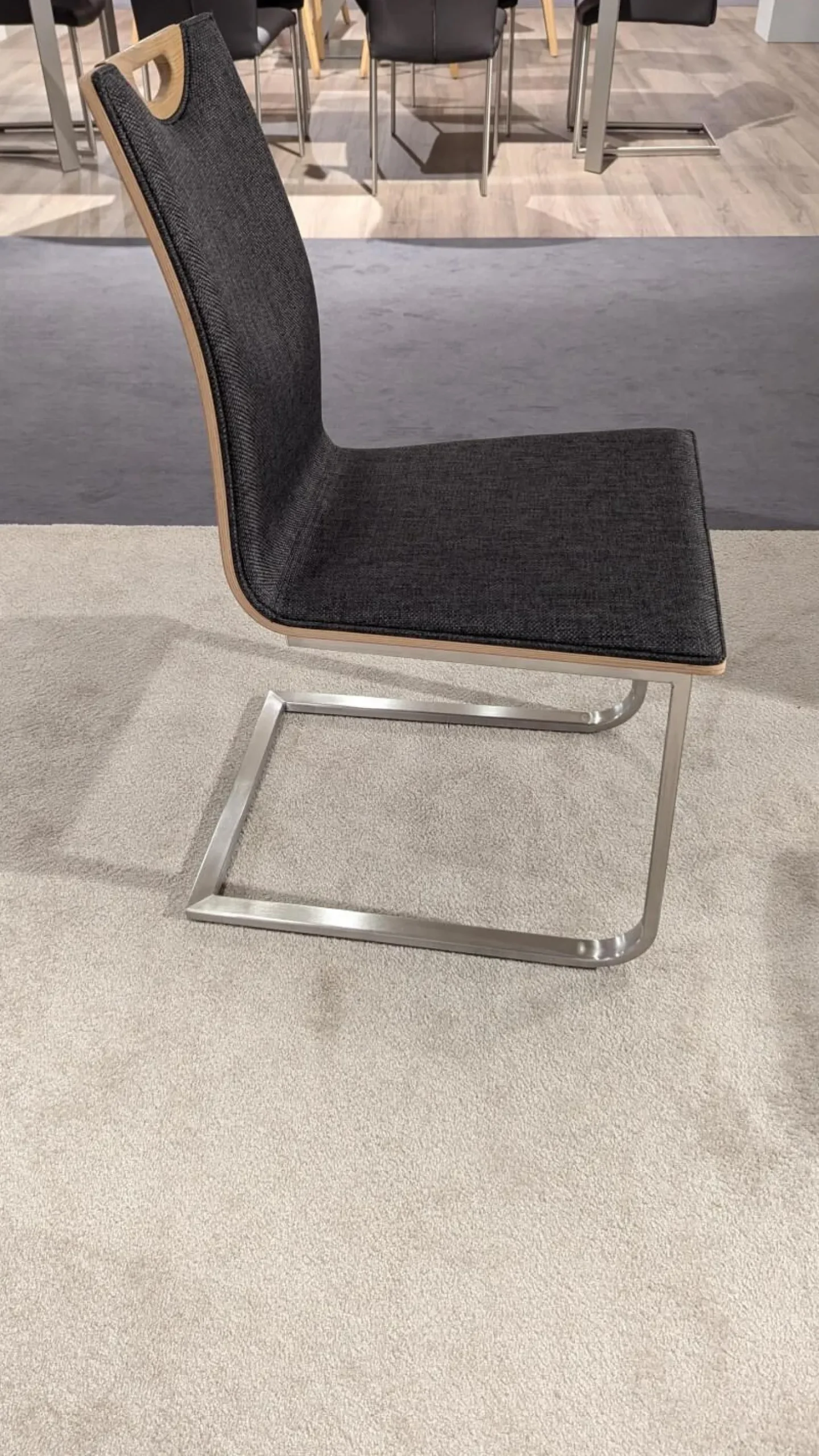 4er Set Freischwinger Lena Stoff Florida 122 Schwarz Rücken Balkeneiche Natur Gestell Metall Edelstahloptik