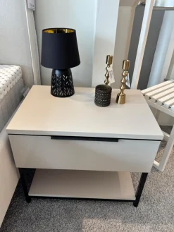 2er Set Nachtkonsole MR Covelo Sandglas Sand 91 Weiß Korpus Holz Weiß Griffleisten Graphit 41 Schwarz