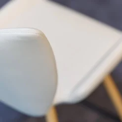 4er Set Polsterstuhl Kasaar Sitz Und Rücken Leder Preistige M133 Altweiß Weiß Gestell Gedrehte Holzbeine Eiche Natur Geölt