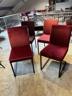 6er Set Saragossa Stoff Rot Verschiedene Farbtöne Gestell 2x Freischwinger Metall Schwarz Pulverbeschichtet 2x 4 Fuß Metall Schwarz Pulverbeschichtet Und 2x Kufen Metall Schwarz Pulverbschichtetet