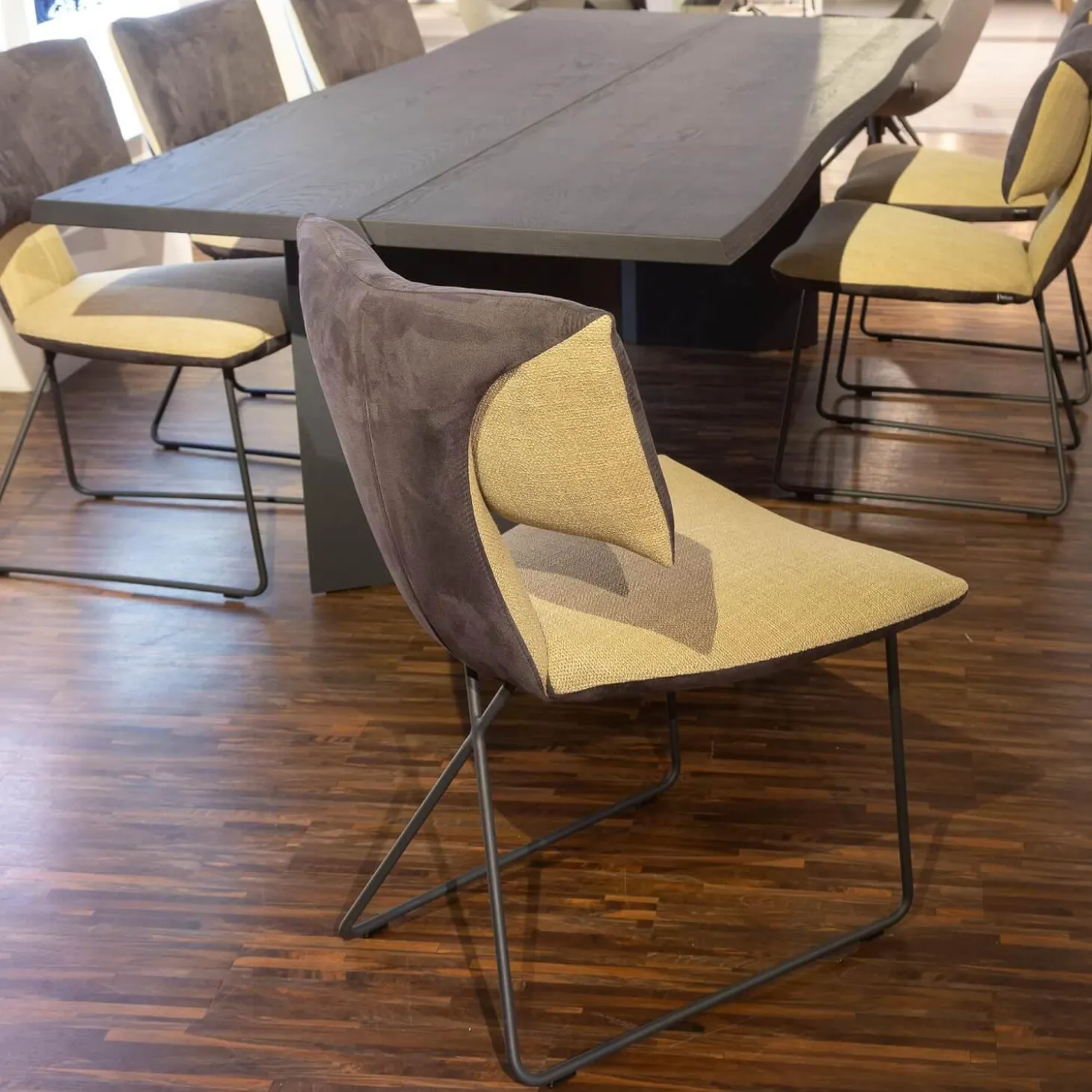 6er Set Stühle Ella Kilva Außen Microfaser 52M Anthrazit Innen Flachgewebe 50F Beige Gestell Metall Schwarz Ohne Tisch