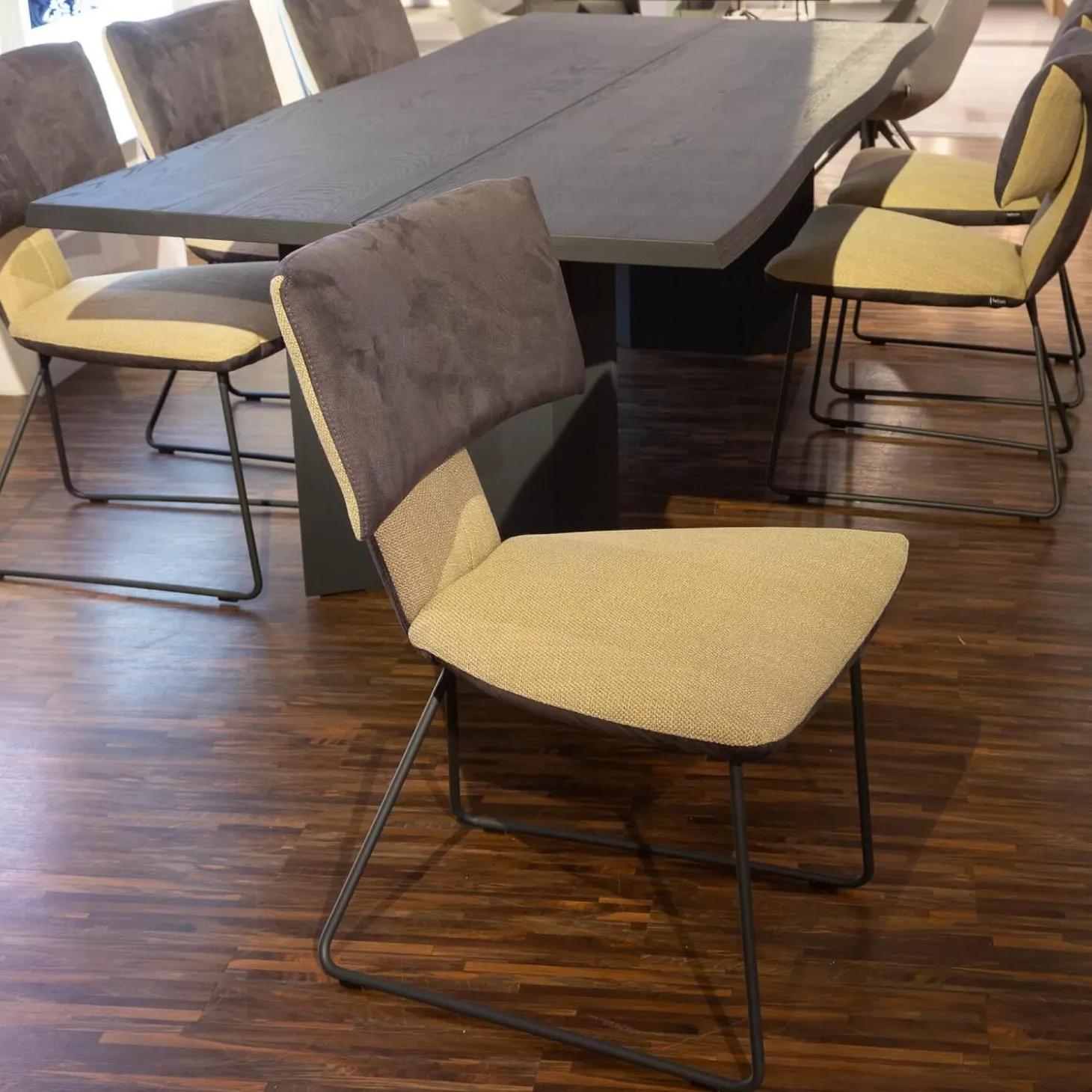 6er Set Stühle Ella Kilva Außen Microfaser 52M Anthrazit Innen Flachgewebe 50F Beige Gestell Metall Schwarz Ohne Tisch