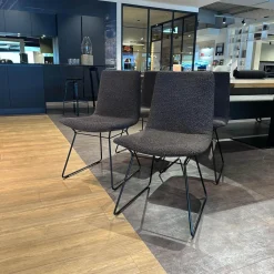 4er Set Stuhl Amelie Stoff Sahco Safire 0002 Grau Schwarz Drahtgestell Tiefschwarz